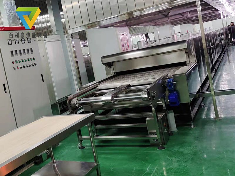 熱烈祝賀我公司新疆客戶定制的馕餅隧道爐已到達現(xiàn)場安裝！